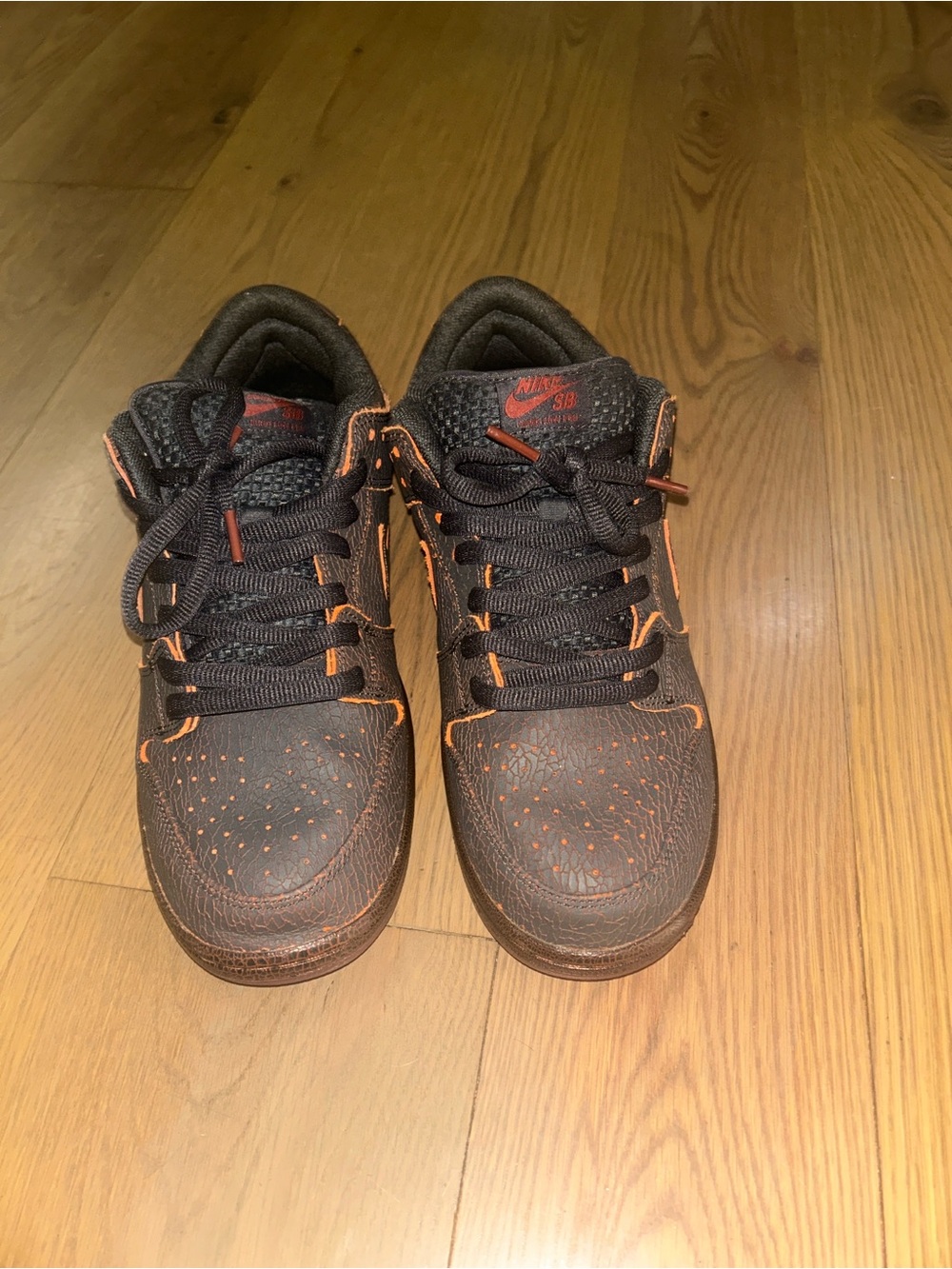 Nike SB Dunk Low Pro PRM Riot Skateshop Dark Smoke Gray Krampus Orange Size10.5 - Picture 2 of 16